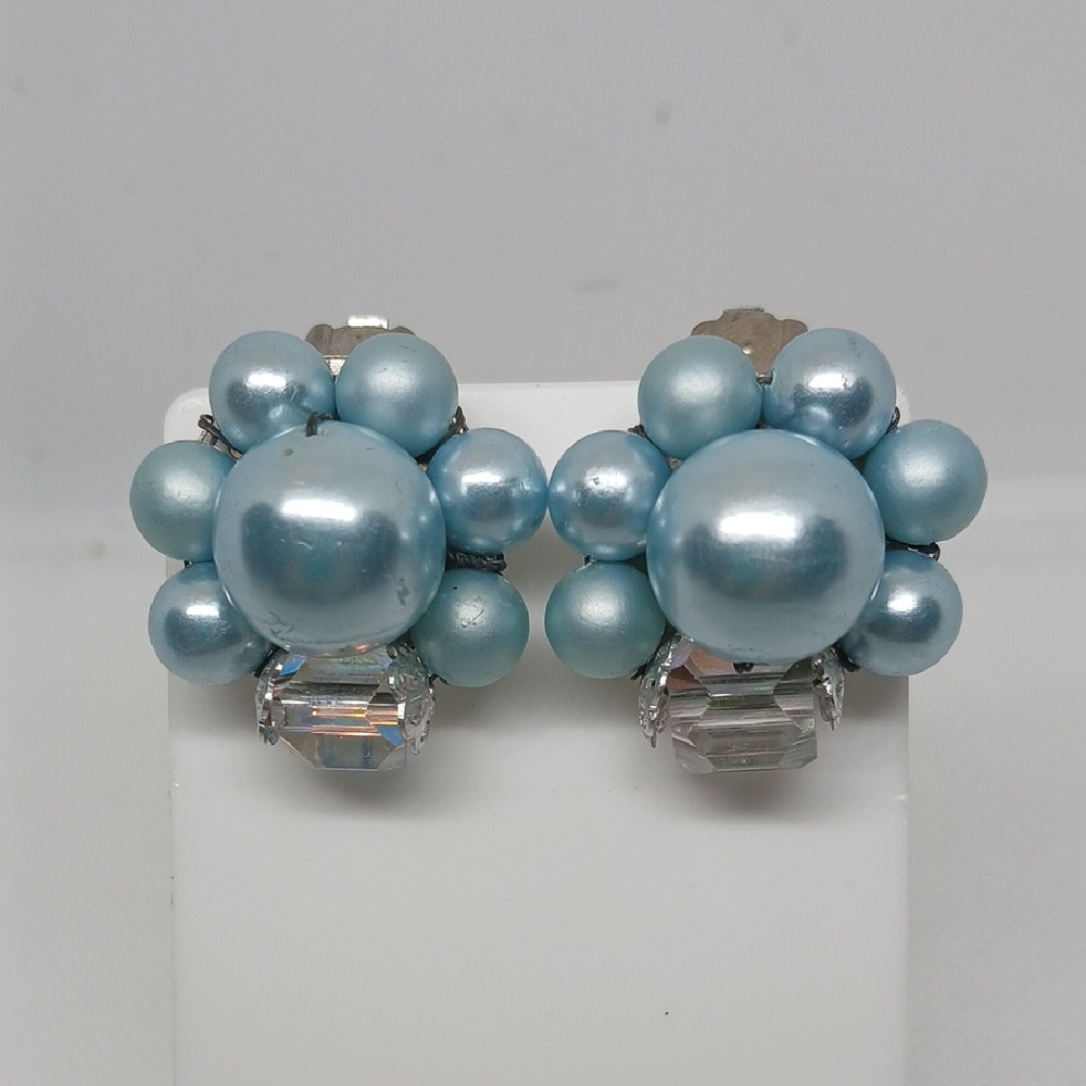 Elegant Blue Pearl Cluster Clip On Earrings